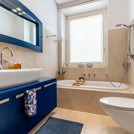 Daire Elegant In The Heart Of Milano