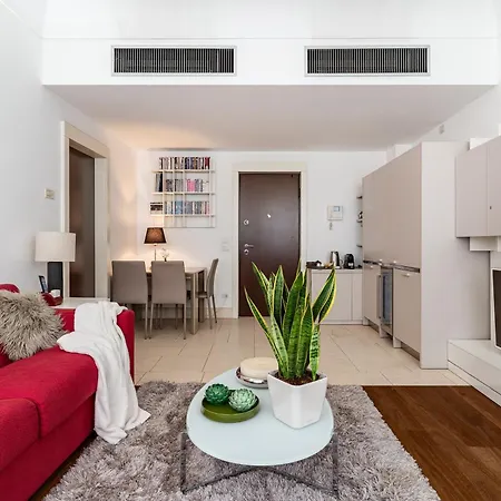 Elegant In The Heart Of Daire Milano
